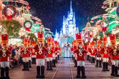 Đến Mỹ đón năm mới rực rỡ ánh sáng ở công viên Disneyland